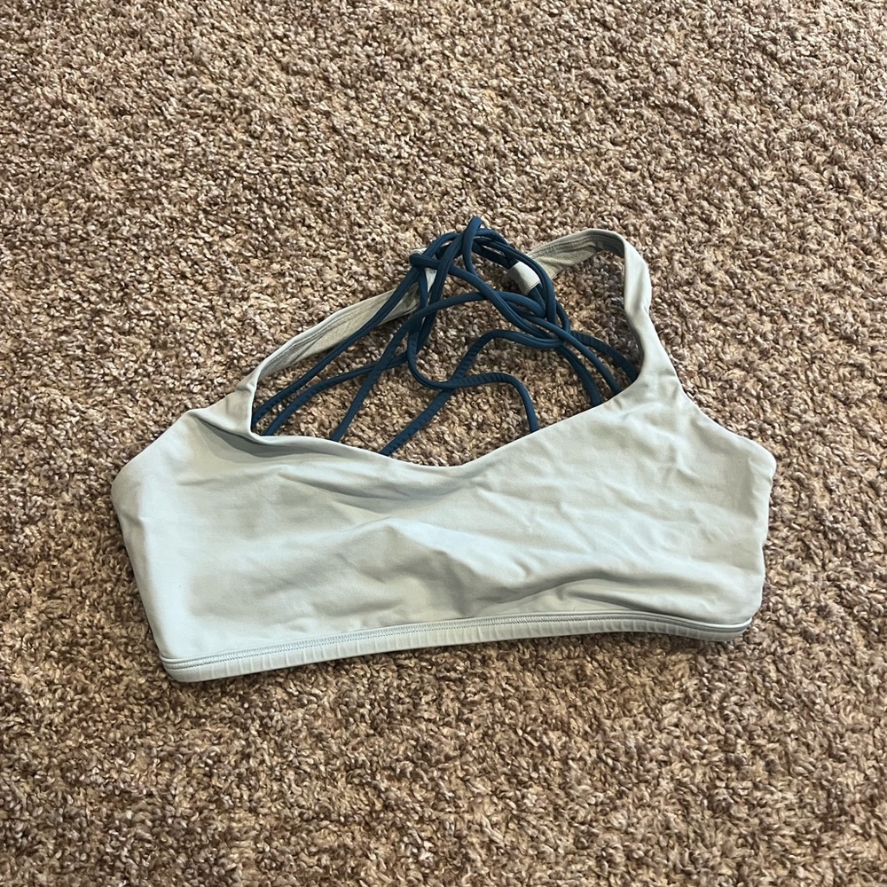 Lululemon Free to Be bra